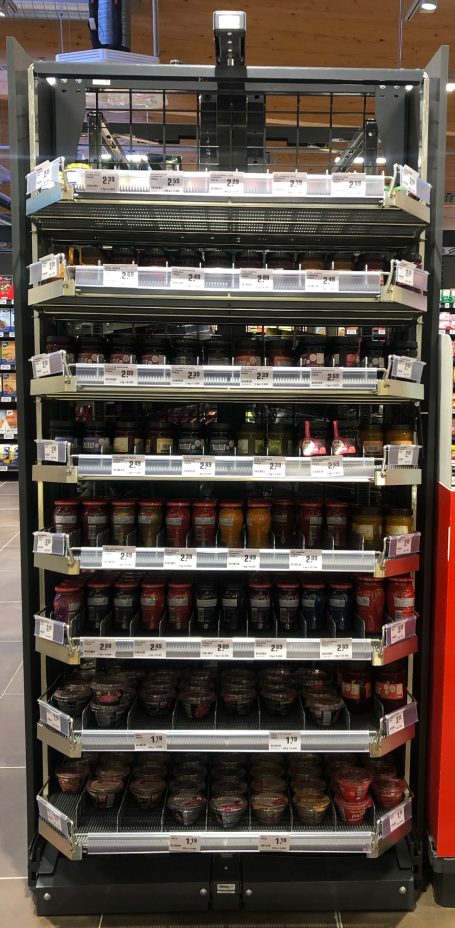 TurnLoader Ambient in Befüllposition — Ware wird von hinten eingeräumt